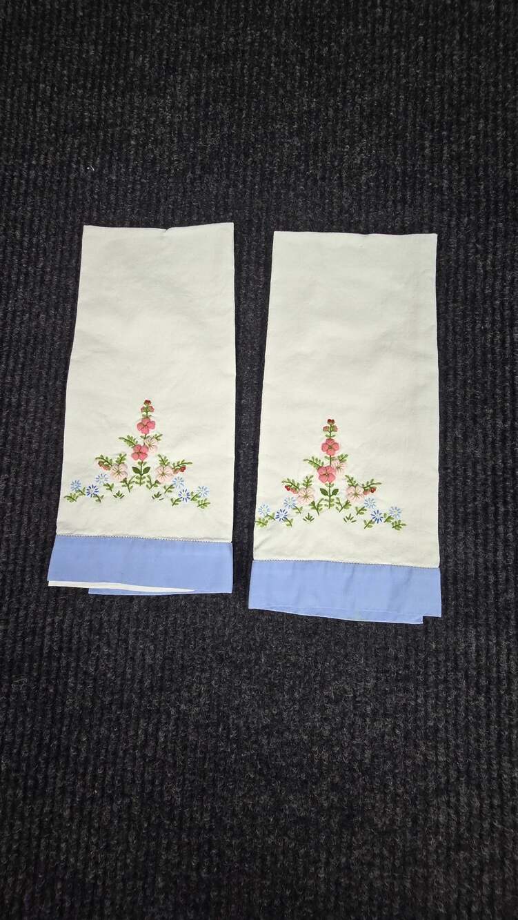 Vintage Hand Embroidered Floral Guest Towels Set Of 2 Blue White